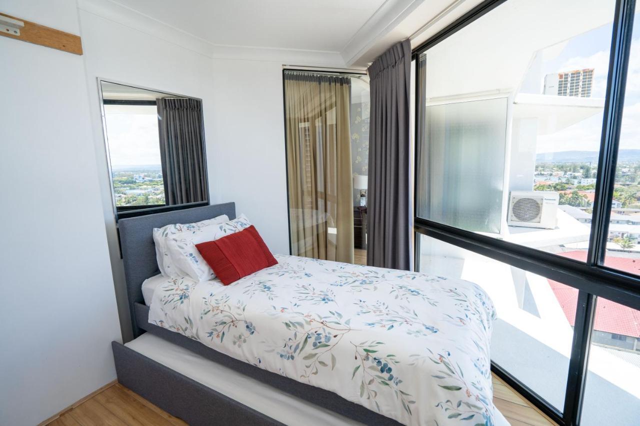 Large Surfers Paradise Apartment With Fantastic Views Gold Coast Exterior photo